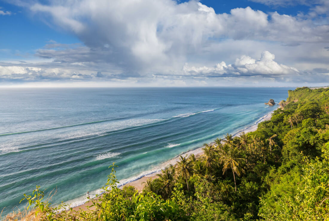 Dreamland Beach: Bali’s Surfing Paradise with Stunning Cliffs and Ocean Views